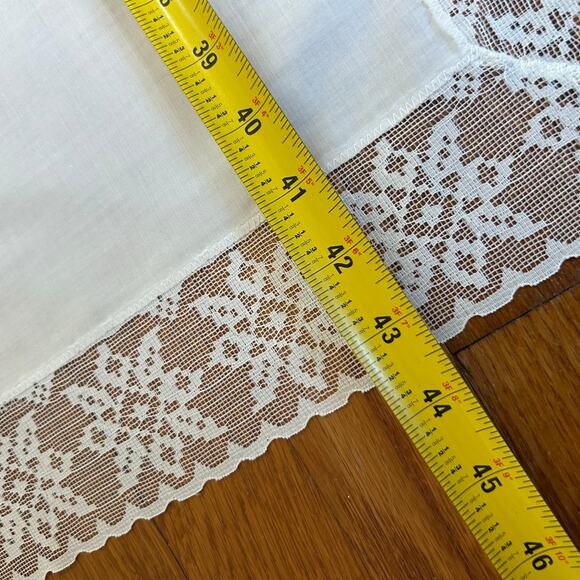 Vintage White Lace Square Tablecloth Floral Design 43" x 43 - Picture 9 of 9